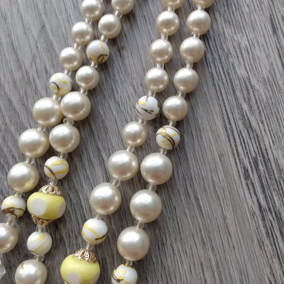 Vintage Faux Pearl Yellow Beaded Necklace Double Strands Rockabilly Retro Glam - Picture 5 of 11